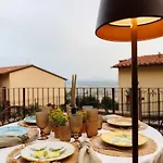 Casa Bel Tramonto Con Giardino Privato A Holiday home Cortona